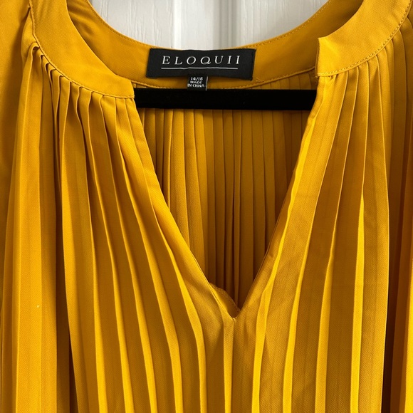 Beautiful and unique! Eloquii mustard yellow pleated top! - Picture 3 of 4